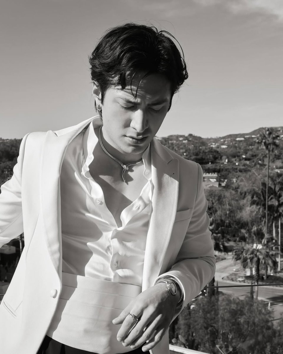 hudsonwupdates's tweet photo. According to data collected by @hypeauditor, Hudson Williams had the #1 fastest-growing Instagram profile for a male actor in January 2026, gaining 1.8 Million followers

He ranks at #5 for top growth of any account on the platform overall

🔗 https://t.co/BS514cwFMk https://t.co/dNhYDngCOc