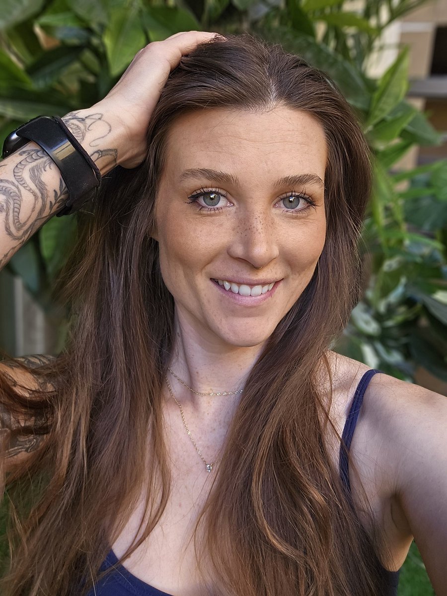 WATCHHOLLIE tweet media