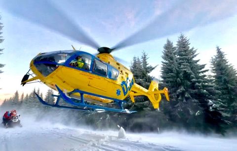 See the Polish and German versions in the comments below:
🇨🇿 PROSÍME O POMOC - SRÁŽKA LYŽAŘŮ V HARRACHOVĚ, PÁTEK 20. 2.

V pátek kolem 12:15 došlo ve Ski areálu Harrachov k tragické srážce lyžařů. Naši mámu, výbornou a zkušenou lyžařku, srazil ve střední části červené sjezdovky