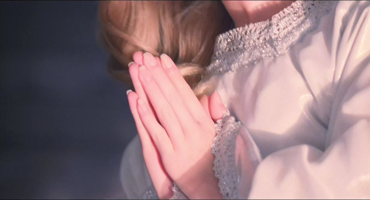 "The angels will return. And when you see the one that’s meant to help you, you will weep with joy." #TwinPeaksDay