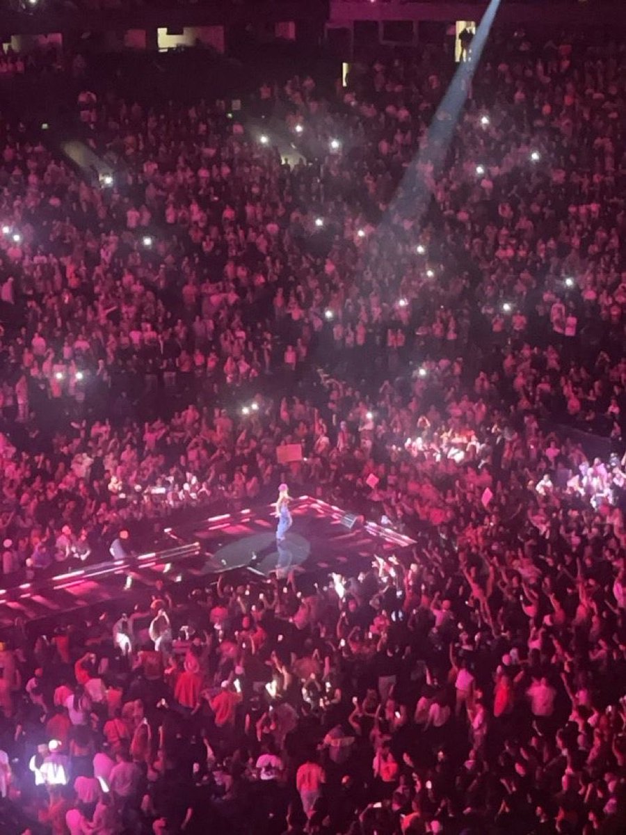 OnikaDangerous's tweet image. They tried to discredit her with drugs allegations. 

They tried to discredit her with her husband’s past. 

They tried to discredit her influence and success. 

Now they want to question her support. Calling us bots won’t make us bots. 

It will never work. #NotABot