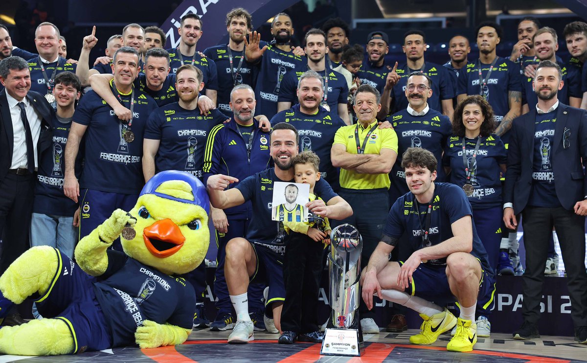 Tebrikler <a href="/FBBasketbol/">Fenerbahçe Beko</a> 🏀👏

2026 Ziraat Bankası Türkiye Kupası Finali’nde Beşiktaş Gain’i yenerek şampiyon olan Fenerbahçe Beko’yu tebrik ediyorum. 🏆🥇