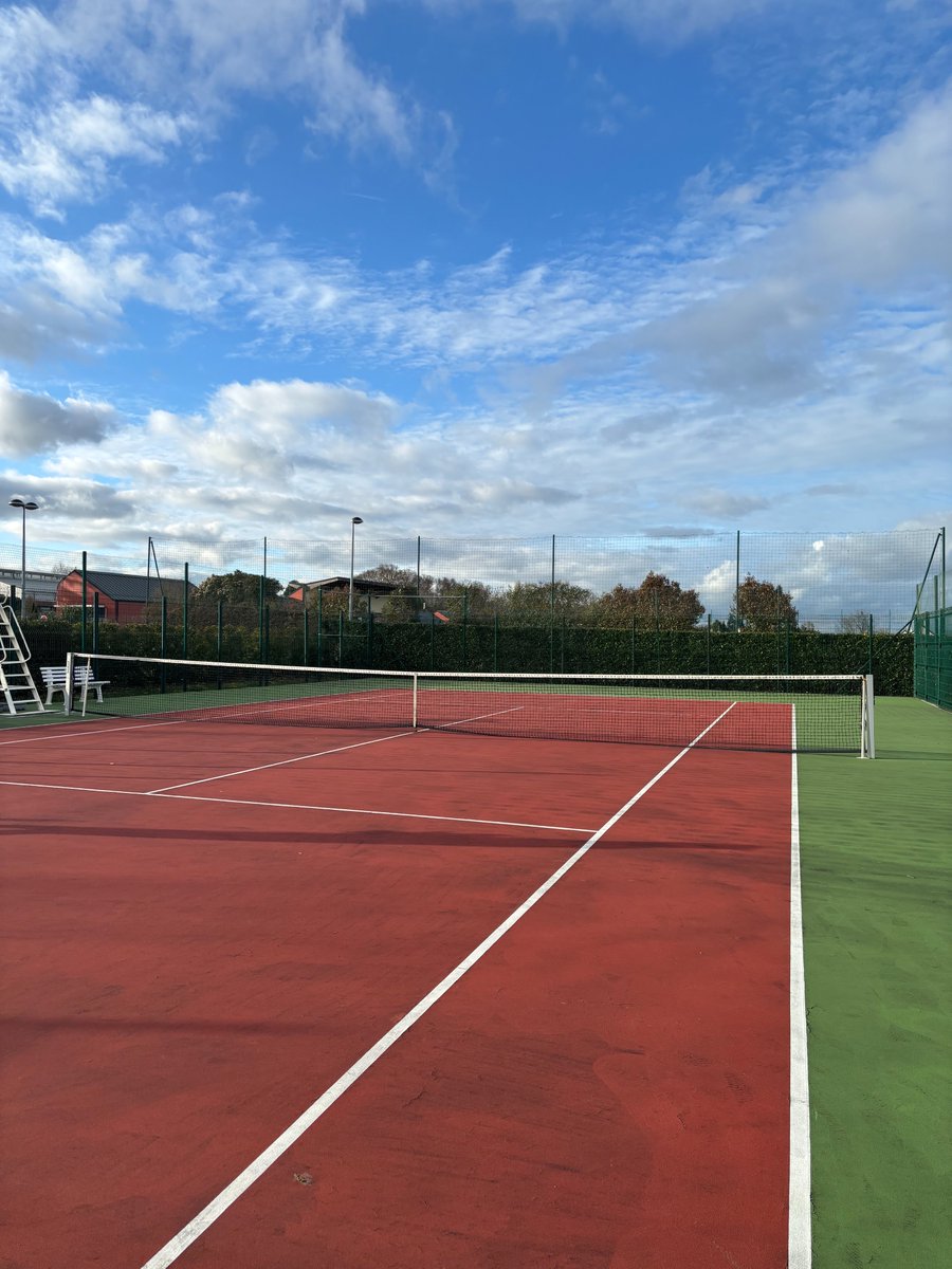 Ici ça joue aléatoirement mais ça joue quand même 🎾