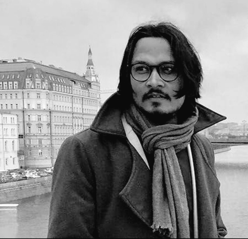 अजित भारती वर्ल्ड लेवल पर ट्रेडिंग स्टार जर्नलिस्ट  बन गया है। विपक्ष वाले भी दबी जुबान से लोहा मान रहे है , गाली देने में कोई भेदभाव नही कर रहा है पक्ष हो या विपक्ष सबके लिए बराबर सम्मान 😀