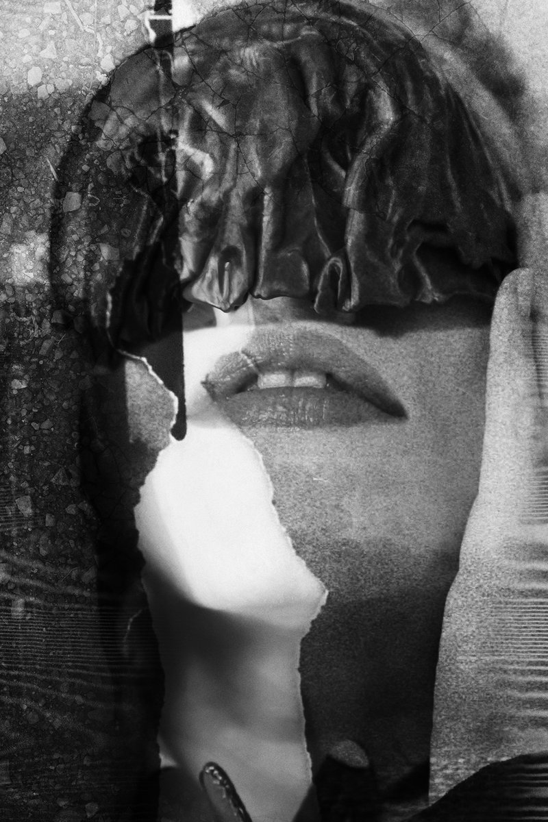 KarmillaShelly's tweet photo. Another Photography piece from my new Collection:
'Engravings of Light'  🌟

Vulnerability of the surface and of the body ...

#Photography #art https://t.co/nTk5JUXk05