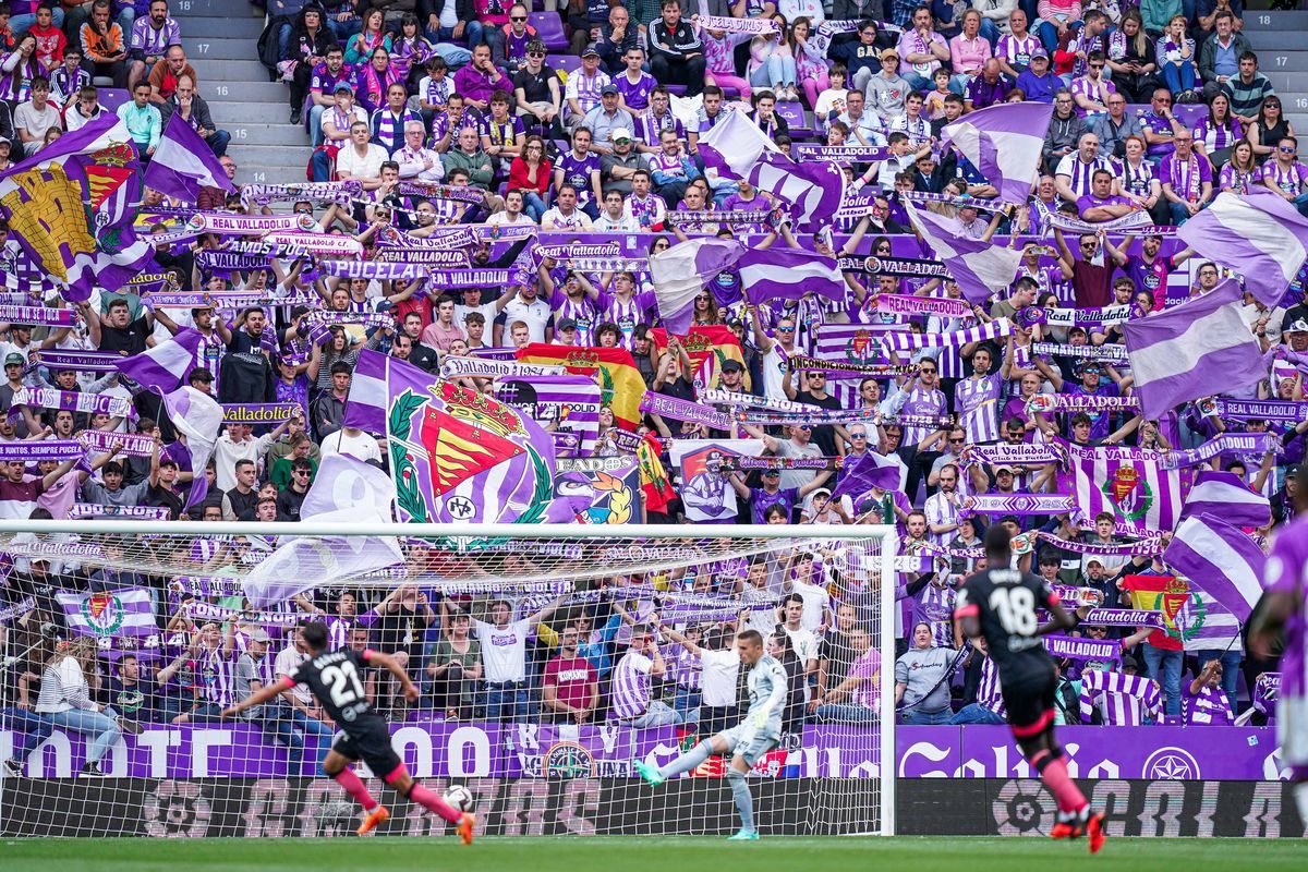 Dada la situación del club solo faltaría exigir nada al aficionado, pero creo que este sábado toca mirar por el escudo y apretar a muerte con el equipo

Perder puede significar desaparecer. Es el partido más importante de nuestra historia y no podemos fallar

#LlenemosZorrilla