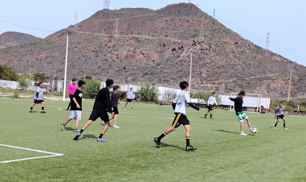 SonoraSeguridad's tweet photo. La #JornadaPermanentePorLaPaz impulsa el deporte entre niñez y juventud de #GuaymasNorte.
El Centro de Prevención del Delito y la red “Fraccionamientos Unidos” realizaron un torneo en el sector Fátima, promoviendo convivencia y valores para entornos seguros.
#SSPCSonora https://t.co/ekzeZQXlG7