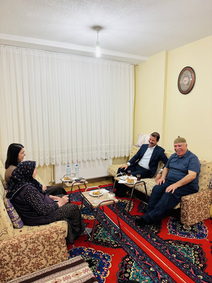 📍 Şehit Ailesine İftar Ziyareti

✅ Kaymakamımız Sn. İsa BERTAN, eşi Aylin DOĞAN BERTAN ile birlikte Aziz Şehidimizin Ailesi Şerafettin ve Şerife YAKICI çiftini evlerinde ziyaret ederek, iftar sofrasına konuk oldu.