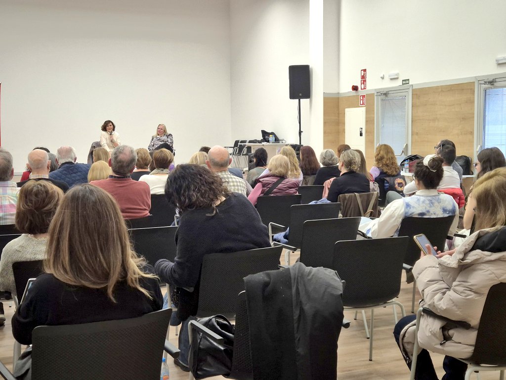 carmencalvo_'s tweet photo. En las Jornadas feministas en #Carabanchel
El feminismo mejora la democracia con sus propuestas y sus logros no tienen marcha atrás. Por eso, el término feminista ha pasado de ser denostado a ser respetado y se nos ataca porque somos un movimiento potente y  transformador. https://t.co/yhIYu3EdT9