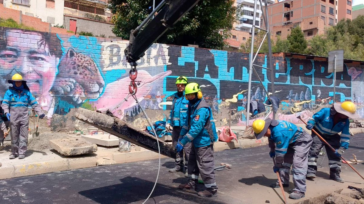 SMIPLaPaz's tweet photo. #Ahora| Con el cambio de tapas y elevación al nivel de la vía, avanzan los trabajos en la avenida del Poeta. #LaPaz

¡Muy pronto, la vía será habilitada!

#DeLaTormentaALaEsperanza
@ivanariasduran #AvDelPoeta #Emergencias
@LaPazAlcaldia @SMRGV_GAMLP @SMIPLaPaz https://t.co/0bsbwoh5fe