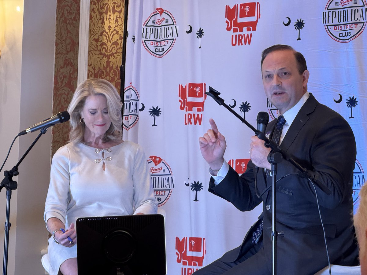 Alan Wilson last to take the stage. Thanks the other candidates for governor. “We’re not enemies, we’re competitors.”