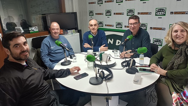 🚨🚨¡Ya estamos en #streaming con <a href="/Radioestadio/">Radioestadio</a> de Jaén! La tertulia de cada lunes con <a href="/CarmenCoboRuiz1/">Carmen</a> <a href="/garru_82/">Nono</a> Ramón Calderón y <a href="/JoseMagama1969/">Txema Magamix</a> . Además <a href="/LaTrincheraLD/">LaTrincheraAzulilla</a> e <a href="/Ivan_ochando22/">Capo Pantuflas</a> . Síguemnos en este enlace ⬇️⬇️
acortar.link/igRoJd
