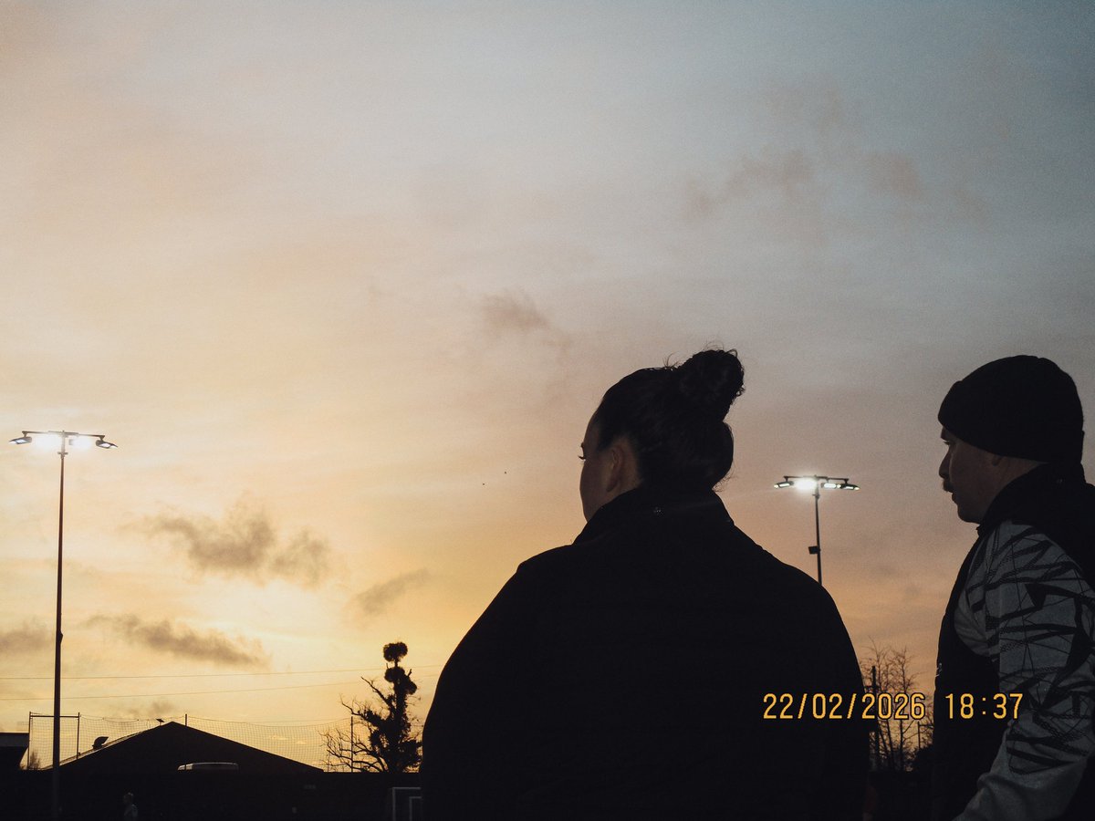 aekbocoladiesfc's tweet photo. ๐ธโฝI
Dug Out Cam photos
v.s Frampton Rangers LFC - GFA Senior Cup
๐ Sunsets and smiles ๐ plus Sour Patches.... ๐ฌ
#DugOutCam #Benchcam #aekbocoladies https://t.co/K8ljYxGJKt