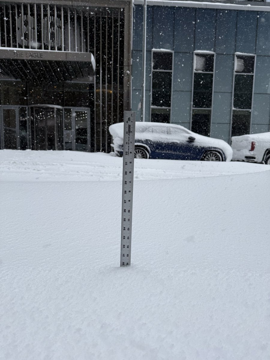 ScottPecoriello's tweet photo. ❄️ We've officially hit the 20” mark at 1:00 PM ET in Downtown Brooklyn. Incredible. We're also experiencing some of the heaviest snowfall rates so far.

One final push of this surreal deformation band could drop another 1-3 inches before all is done.

Here's how the storm has shaped up in Downtown Brooklyn over the last 18 hours:

Yesterdays hourly snowfall count:
   
6:00 PM ET: 1.5”
7:00 PM ET: 3.2” (1.7”/hour)
8:00 PM ET: 4.7” (1.5”/hour)
9:00 PM ET: 6.2” (1.5”/hour)
10:00 PM ET: 8.2” (2.0”/hour)
11:00 PM ET: 9.7” (1.5”/hour)
12:00 AM ET: 10.4” (0.7”/hour)  

Today's hourly snowfall count:  

9:00 AM ET: 14.0" (averaged ~ 0.5"/hour overnight)
10:00 AM ET: 16.0" (2.0"/hour)
11:00 AM ET: 17.0" (1.0"/hour)
12:00 PM ET: 17.8" (0.8"/hour)
1:00 PM ET: 20.0" (2.2"/hour) 🥇

Newark Airport reporting 26" of snow as of 2 hours ago.. good chance of breaking 30"!

Will rank as one of the greatest snowstorms of all-time for the region.

@NWSNewYorkNY @NycStormChaser @AllanWeather @nymetrowx @LeeGoldbergABC7 @MikeMasco @burgwx @JimCantore @WeatherNut27