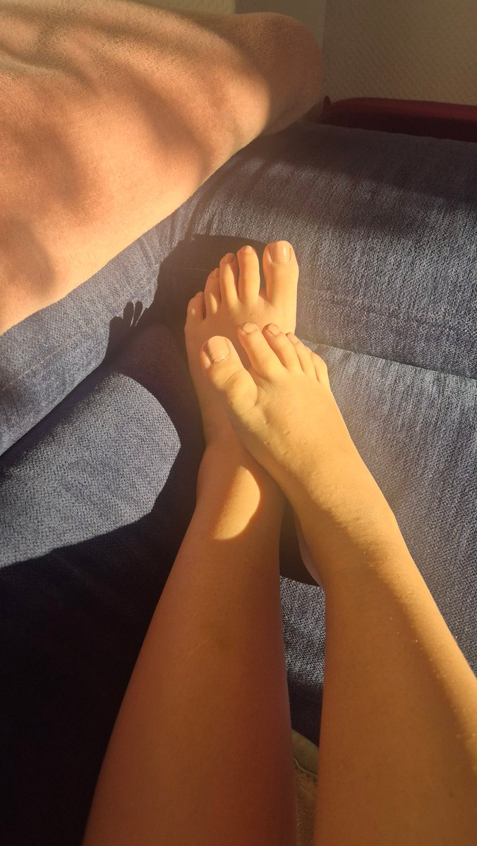 Softsteps_vip's tweet photo. Just a little afternoon sunshine for your feed... 🎀 Link in bio to see how I spend my lazy days. 😉 https://t.co/8d65EraZSi
