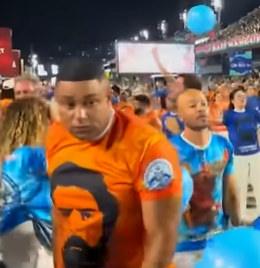 Então a homenagem era para a mãe do Lula...
Tá certo!
Ela usava barba?