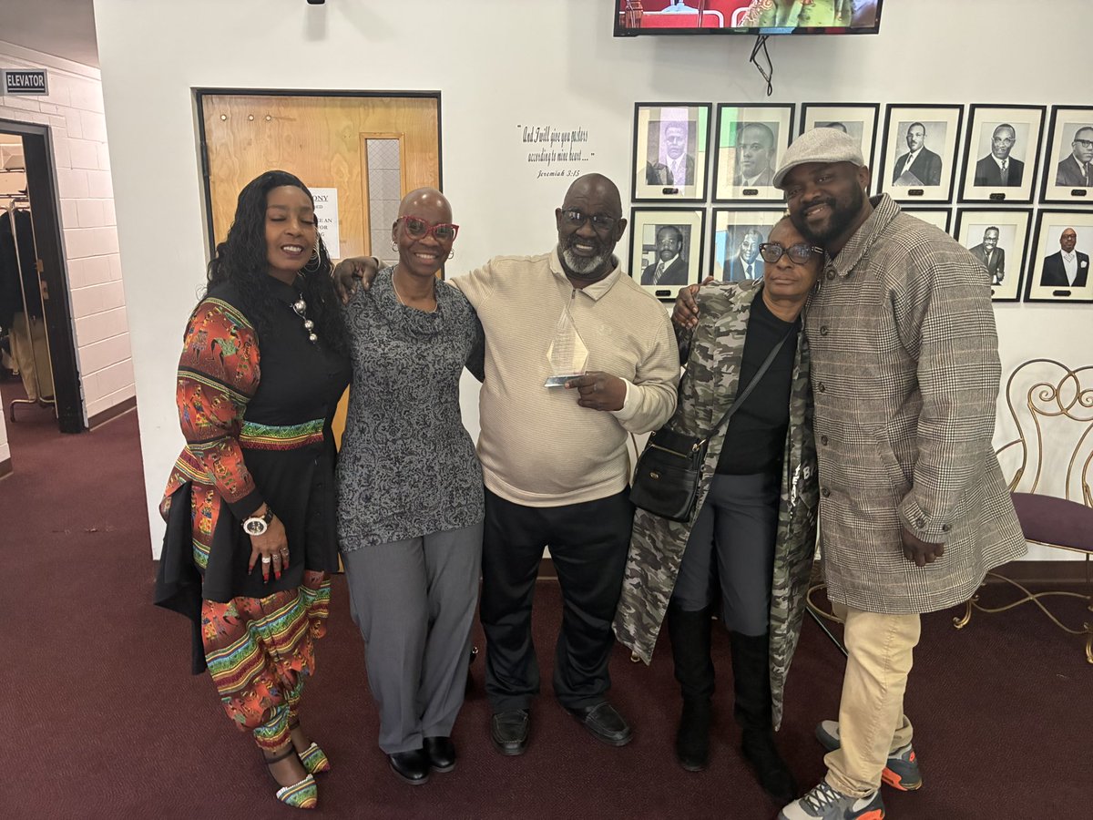 harlanbutgod's tweet photo. #Family you only get one. Cherish it! From left to right is my cousin Lisa, Aunt Anita, Uncle Weyman & Aunt Annette We came to surprise my Uncle as he received an Unsung Hero Award yesterday that he had no idea about! 🫶🏾 #Clairton #Love #Honor #ButGOD https://t.co/IgSmQ3xXAW