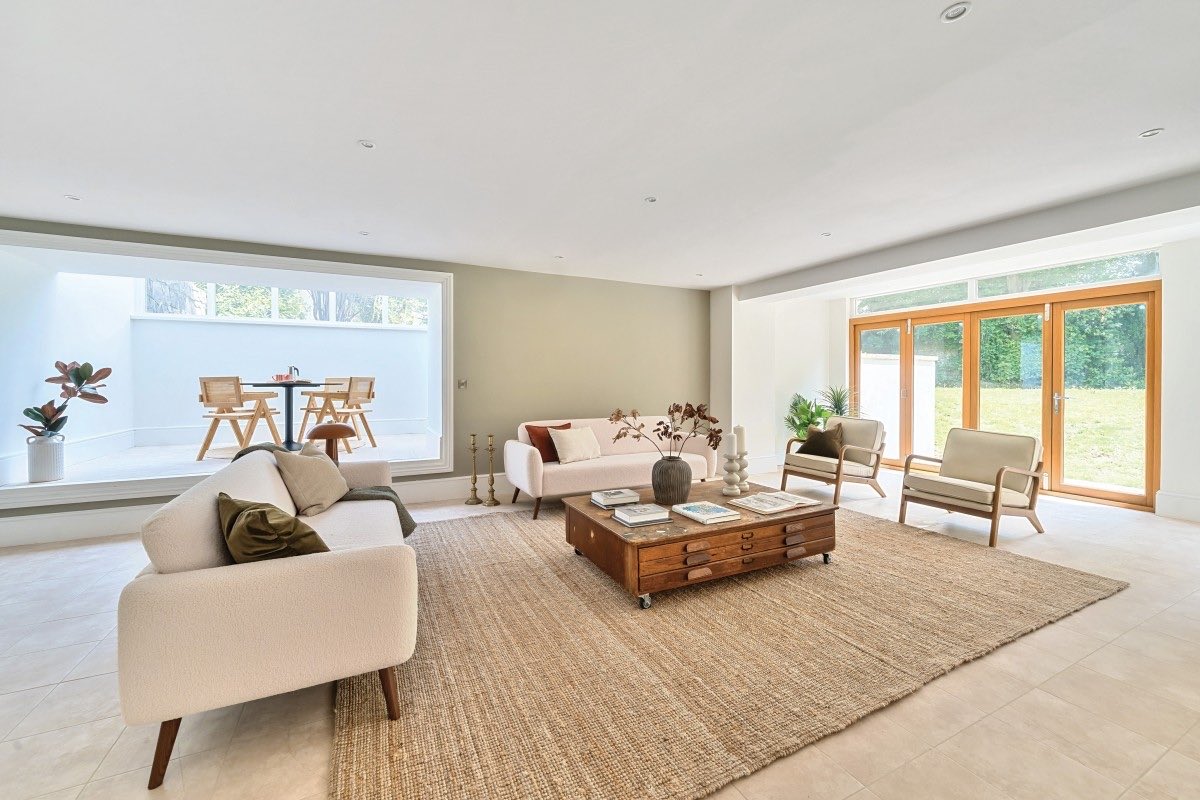 🌳 Asheldon Road
£980,000 Freehold

🏡 Victorian villa conversion 
👣 over 5000 sq ft
🛋️ three reception rooms
🍽️ open plan kitchen/dining/living room
🛌 4 bedrooms, all with en-suites
🧼 utility room
☀️ sun room 
🍿 cinema room
🪴 established gardens
❣️self contained annexe