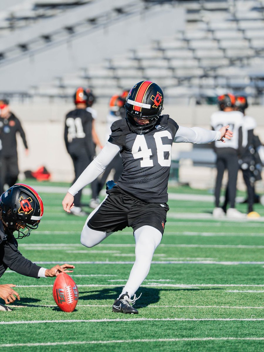 NoahBeauso's tweet image. John Hoyland (#46) kicking for the @UFLGamblers during Day 1 of UFL Training Camp
#UFL | #BetweenTheGoalposts