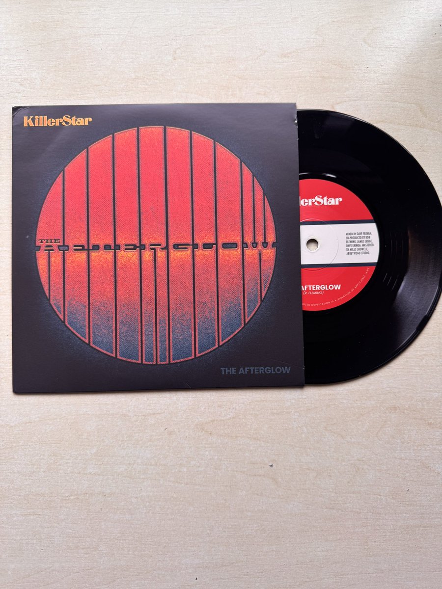 KillerStar_Band's tweet image. ⭐️ “Now we’re really in the flow, we’re bathing in the afterglow...” 

Out Now! Order our limited edition 7 inch vinyl! 

Side A: ‘The Afterglow’ / Side B: ‘Children of the Revolution (Live) 

🛒: tinyurl.com/2jxeppmf

#alternativerock #altrock #rockband