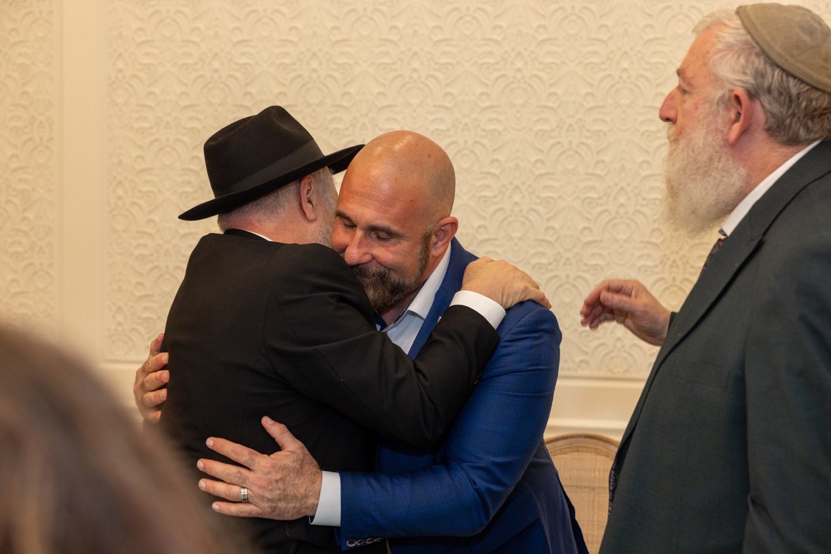 JayCollinsFL's tweet photo. It was an honor to spend time with different faith leaders yesterday in Miami.

I spent the morning worshipping with the congregation at Alpha and Omega Church. Later, I attended a roundtable at the Chabad Leadership Action Session.

God must come first in all that we do. https://t.co/2nlVErgDdP
