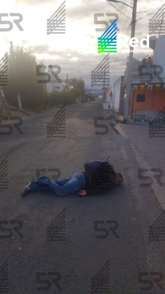 laredcincoradio's tweet photo. 🚨 || La Fiscalía de Justicia del Estado de Puebla informó que realizó el levantamiento del cadáver de un hombre en la comunidad de San Rafael Ixtapaluca. Los hechos ocurrieron cuando la víctima caminaba por el centro de la localidad y fue embestida por un vehículo cuyo conductor huyó del lugar.