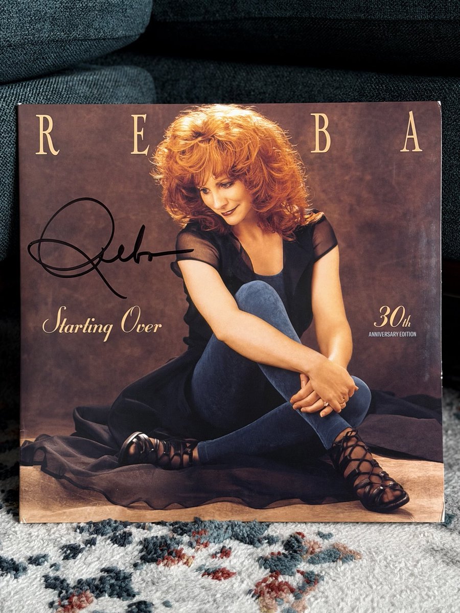 bubreba's tweet image. Added a new gem to my Reba collection today: an autographed “Starting Over” 30th Anniversary vinyl 😍❤️ I’m still not over it! #Reba #StartingOver