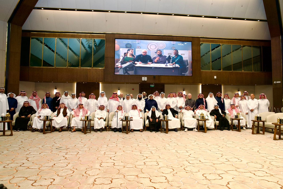 🔹 على نهج كرمه الموشّى بالوفاء، أقام الأستاذ #عبدالله_الدغيثر اليوم الحفل السنوي للإفطار الرمضاني في فندق الإنتركونتيننتال، بحضور المربي القدير الأستاذ #موسى_السليم، وكوكبة من خريجي مدارس الرياض ومعلميهم.

✨ لقاءٌ تُزهر فيه المودّة، ويتوثّق فيه الودّ، وتتعانق فيه الذكريات؛