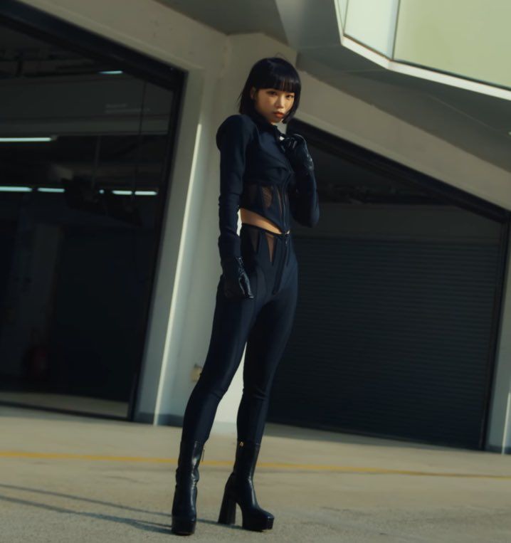 Chaewon would be the perfect Catwoman