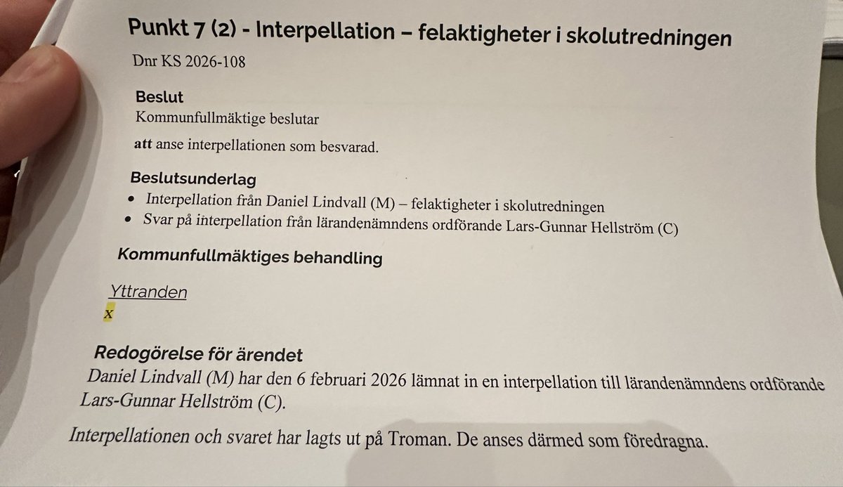 Punkten 7, Interpellation Från Daniel Lindvall (M) till ordförande av lärandenämnden (C).
