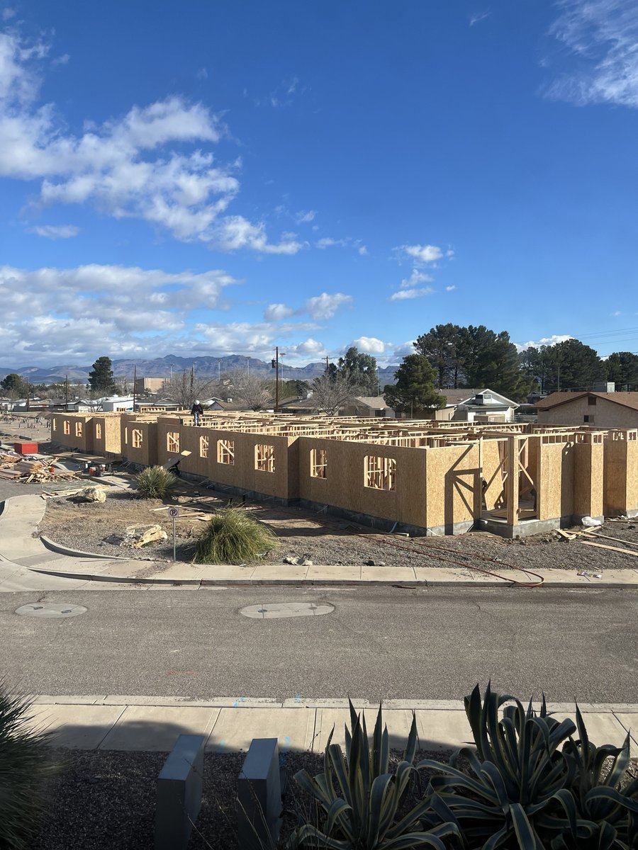 Mav_Builders's tweet photo. Framing underway in Thatcher!  Just kicked off the framing phase on our latest apartment project in beautiful Thatcher, Arizona. From groundbreaking to bones going up—progress is happening fast! 

#ThatcherAZ #ApartmentLiving #NewBuild #FramingStarted #Development #Construction https://t.co/Eve9GYRIom