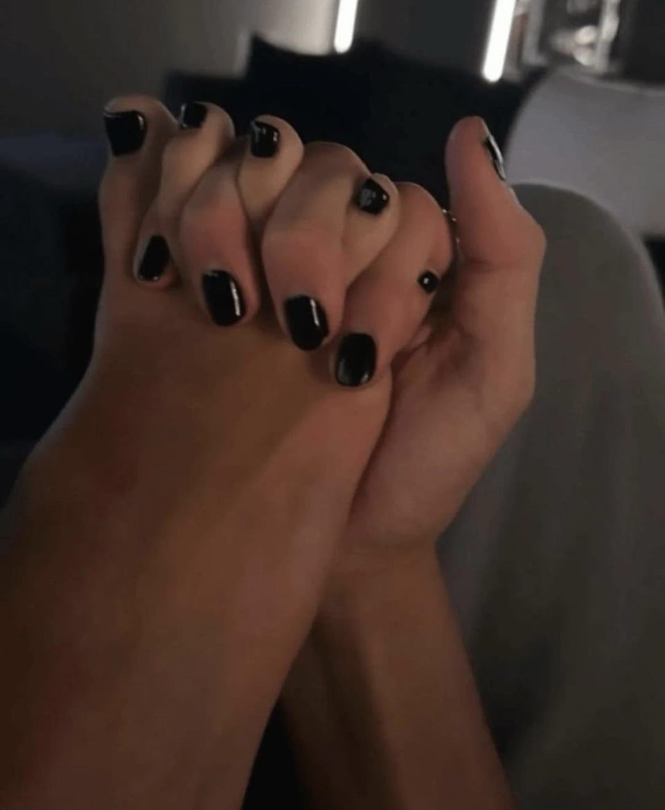 charliDaddict's tweet photo. Cutest toes ever! 🥰 you little Gooners love my toes don’t you! Every pic you see you zoom in on my pretty little feet. 🤭 stay obsessed, stay weak, and keep giving mommy charli your hard earned money 😘 

#Normalizecharli #Charli #Charlidamelio https://t.co/CdVrlJ4FzC