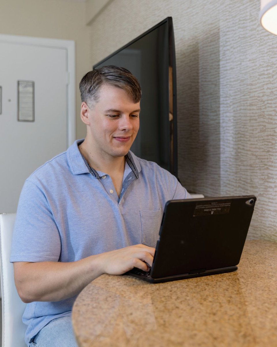 BrightonSuites's tweet photo. Every Brighton Suites suite includes a designated workspace that’s perfect for catching up on emails, helping with homework, journaling, or even a little creative writing between beach days. https://t.co/nrySB6yRjj