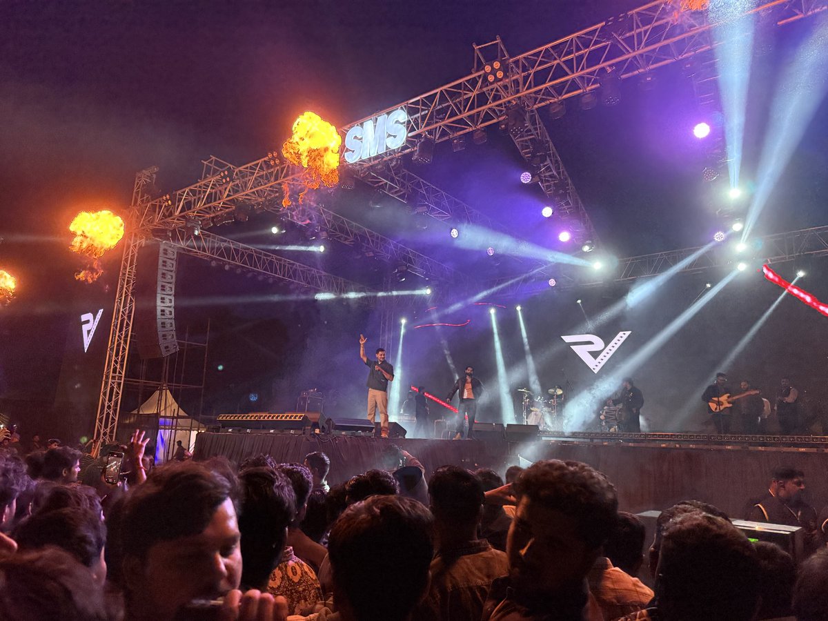_Dheerendra_'s tweet photo. #parmishverma #lucknow https://t.co/tkc8e8UVBh