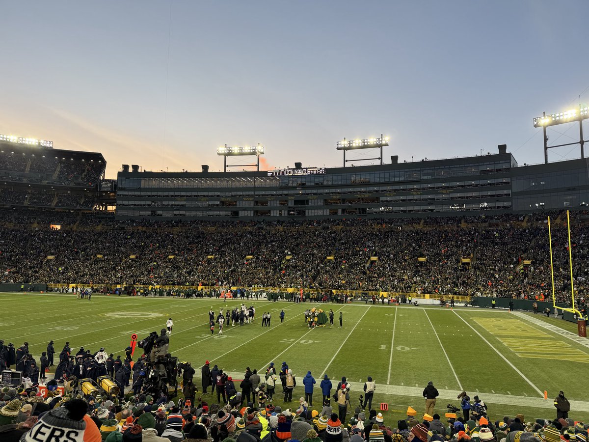 AiringItOutFF's tweet photo. Anyone else missing football? Here’s some pics of my first ever trip to Green Bay back in December as New England is currently getting hit with a blizzard. https://t.co/pmQMTBa8DK