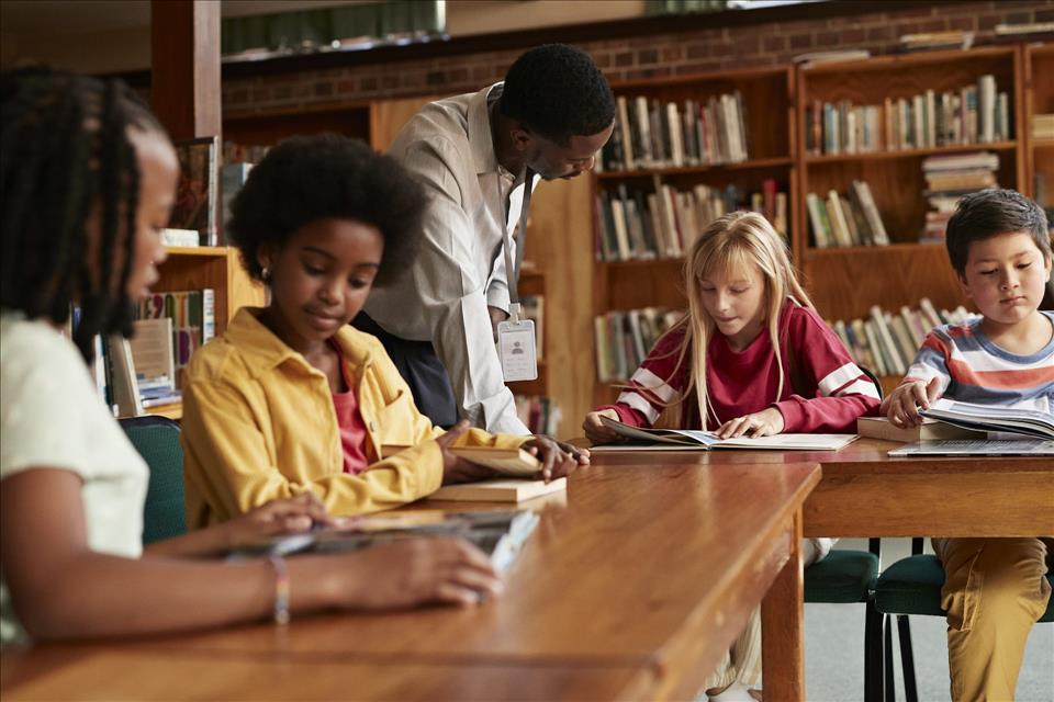 MENAFN's tweet image. How Transparent Policies Can Protect Florida School Libraries Amid Efforts To Ban Books #Transparent #Policies #Protect #Florida #School #Libraries #Efforts #Books #School #University #Collage #Teach #Studentgggg dlvr.it/TR6rxL