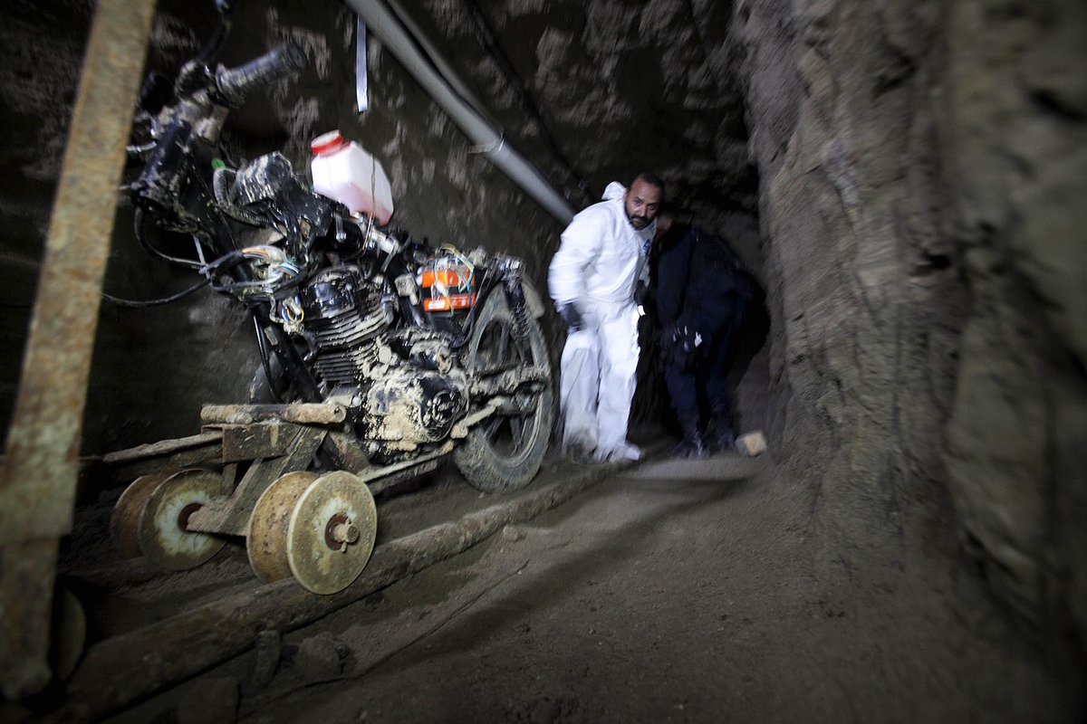 droid254's tweet photo. The most interesting part about El Chapo's escape from prison in a 1.5km Tunnel is that they had constructed a rail then had a motorbike modified to ride on tracks and be able to pull him

Tunnel was drug with precision using GPS to the exact spot in the toilet away from cameras https://t.co/KTcbiVnliy