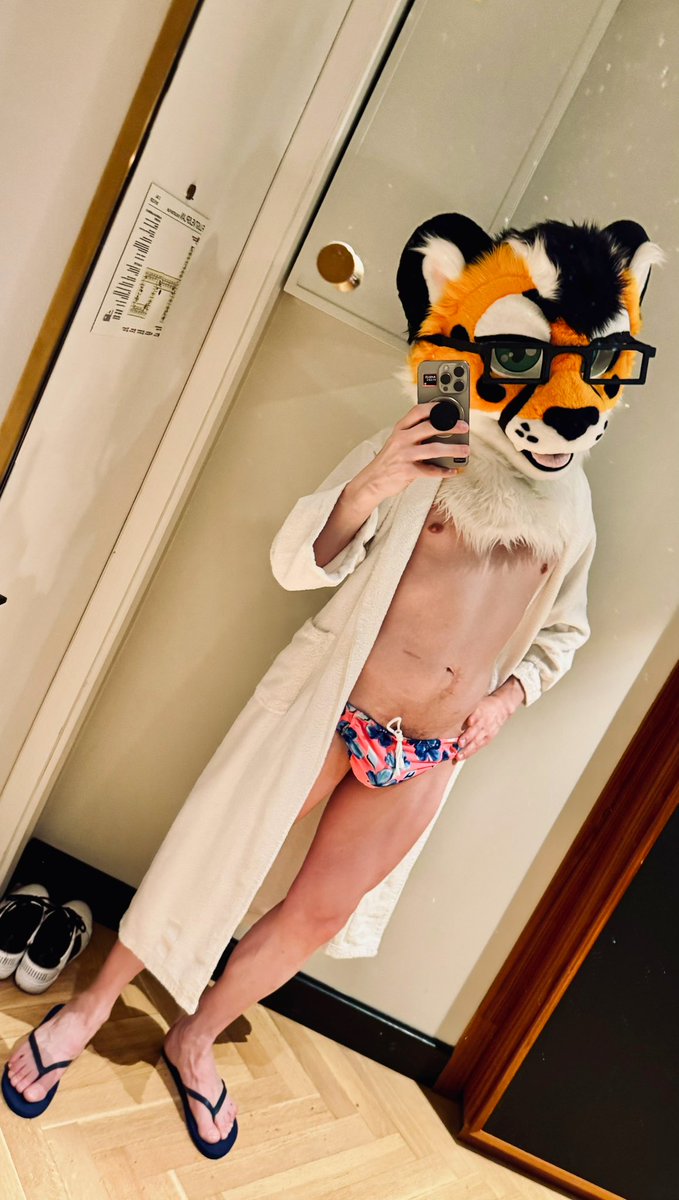 A quick dip in an outdoor heated pool then some sauna time: perfect way to end the day.