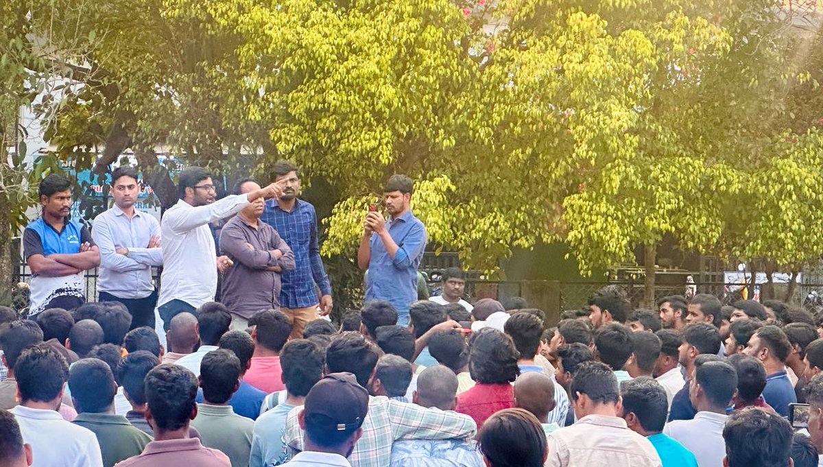 “ಖಾಲಿ ಹುದ್ದೆಗಳು ಹೆಚ್ಚಾದಾಗ ಮತ್ತು ನೇಮಕಾತಿ ನಿಂತಾಗ, ವಿದ್ಯಾರ್ಥಿಗಳು ಎದ್ದೇಳುತ್ತಾರೆ — ನ್ಯಾಯದ ಹೋರಾಟ ನಿಲ್ಲುವುದಿಲ್ಲ.” – AKSSA