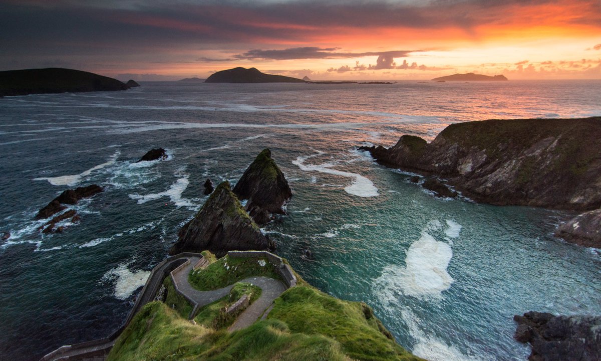 hogant725's tweet photo. Slea Head at sunset. Dingle Peninsula, Wild Atlantic Way. Ireland. NMP. https://t.co/nKM395qCPK