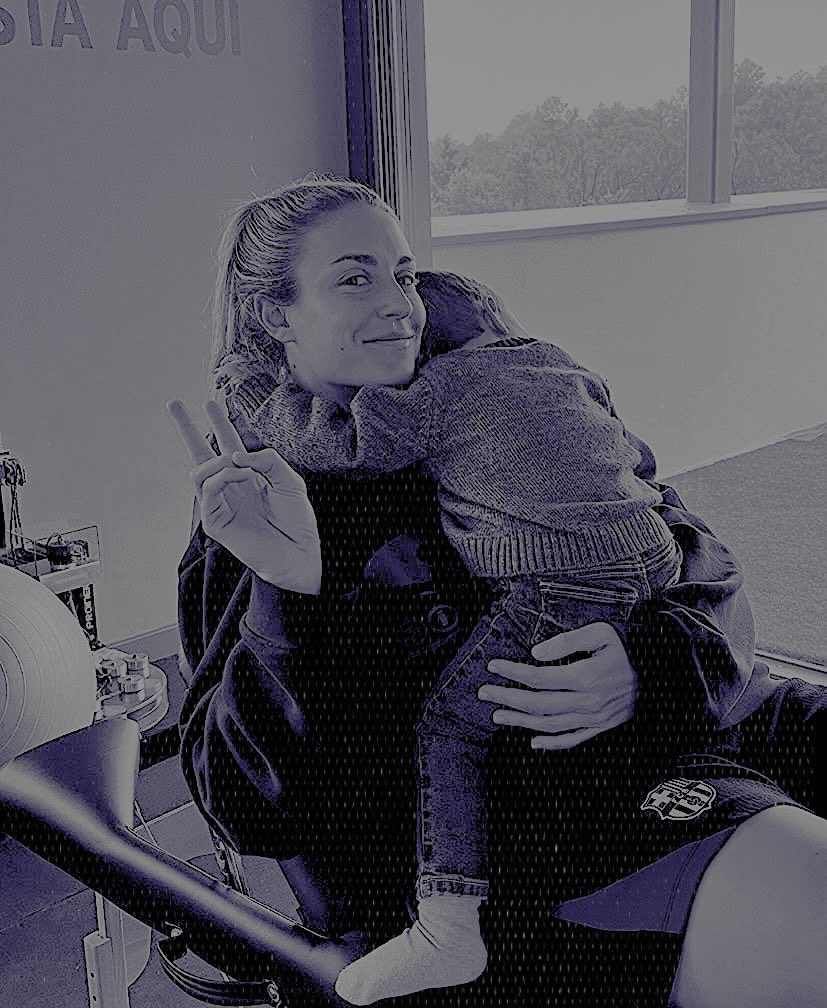 THEFIREFGHTR's tweet photo. eu não sabia que a vida poderia ficar melhor do que ela já era, mas então você chegou de supetão e tudo virou de cabeça para baixo – num bom sentido. agora eu tenho a mulher dos meus sonhos e uma família que eu nem sabia que queria, que jamais ousei pensar em precisar. https://t.co/4D2Jm9bqpp