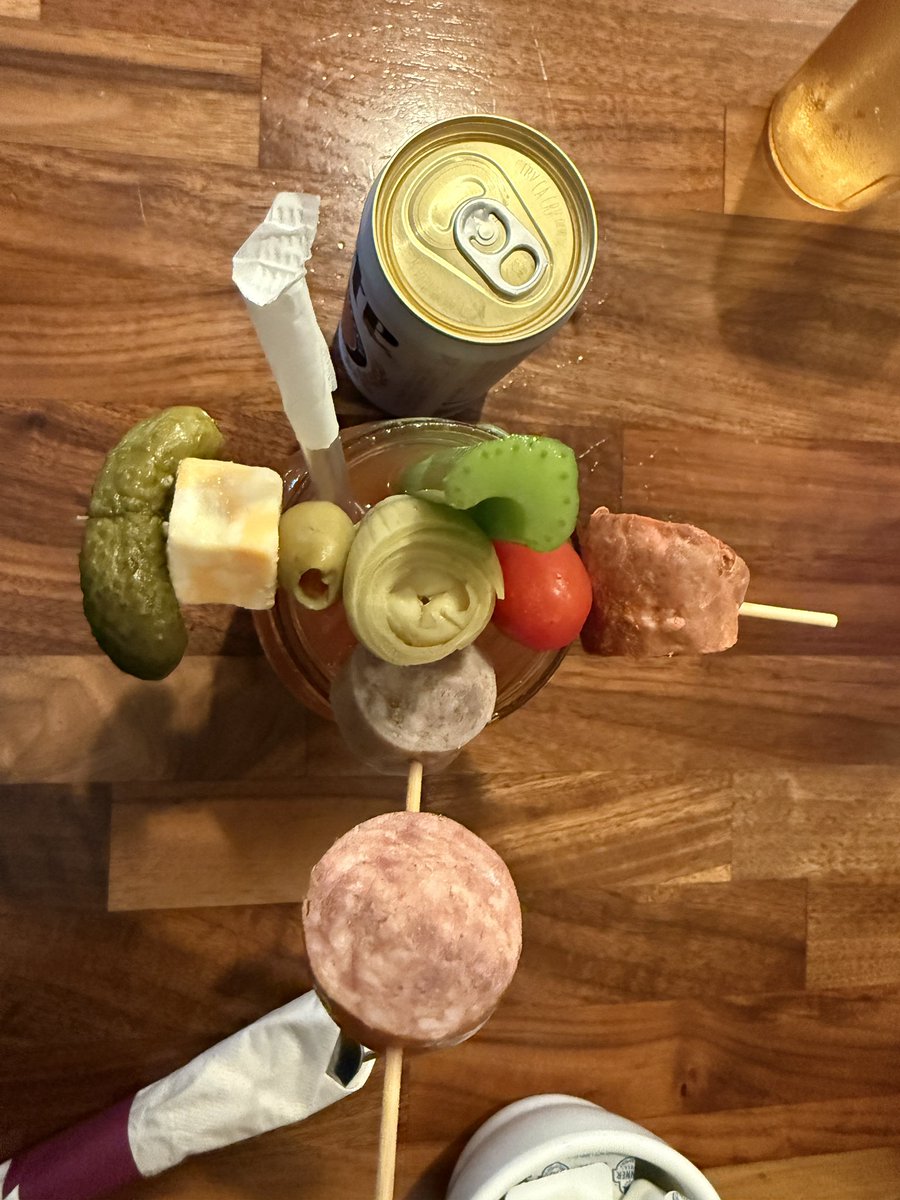 OutForBloodies's tweet photo. Solid Bloody Mary at the Lumber Inn in Delafield, WI: https://t.co/hbbdHlmTRh https://t.co/ZKP05M4ib2