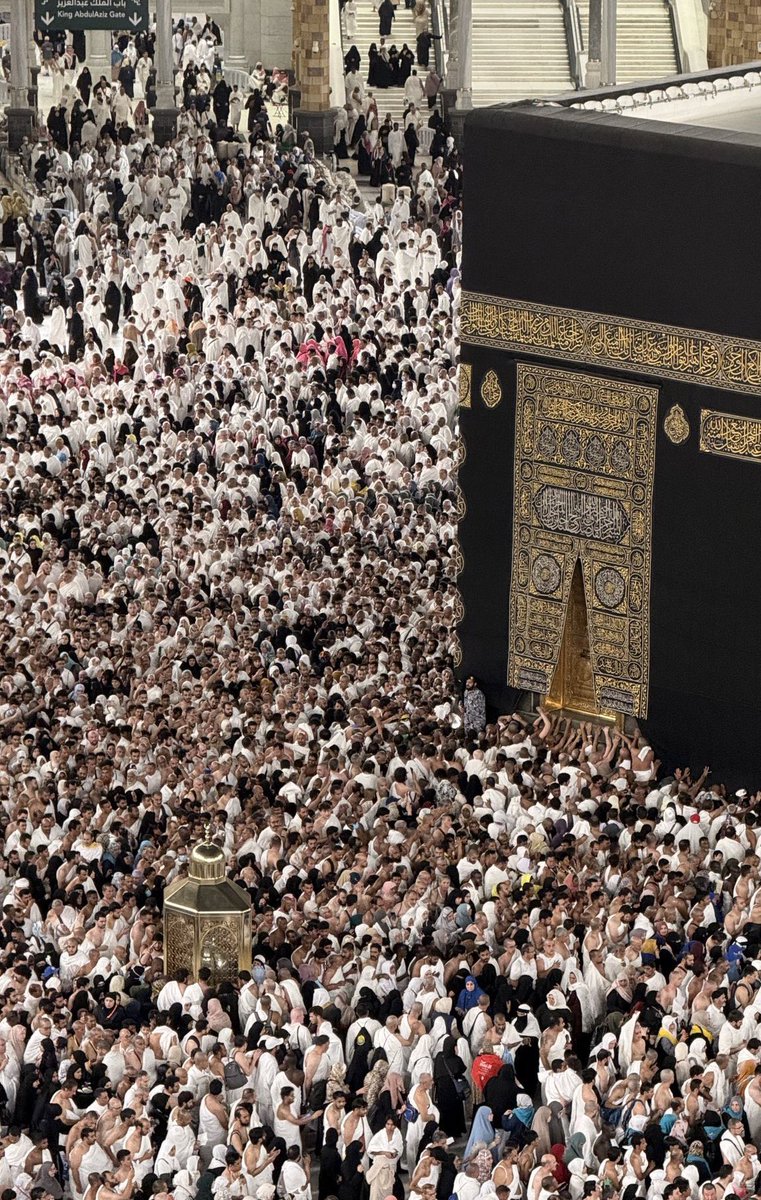 "Kim izzet ve şeref istiyorsa, bilsin ki, izzet ve şerefin hepsi Allah'ındır..."

[Fâtır, 10]