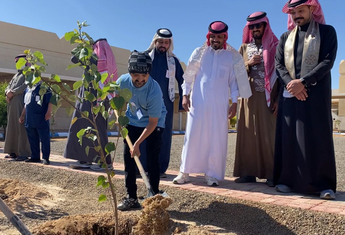 Qurayyatmentalh's tweet photo. #تغطية | 📸

منسوبي مستشفى إرادة والصحة النفسية بالقريات أحد مكونات #تجمع_الجوف_الصحي ، يقيمون فعالية إنشاء وزراعة حديقة التأسيس احتفاءً في #يوم_التأسيس.  

#يوم_بدينا_1727 
#جوفنا_صحي https://t.co/0SmxijH3vl