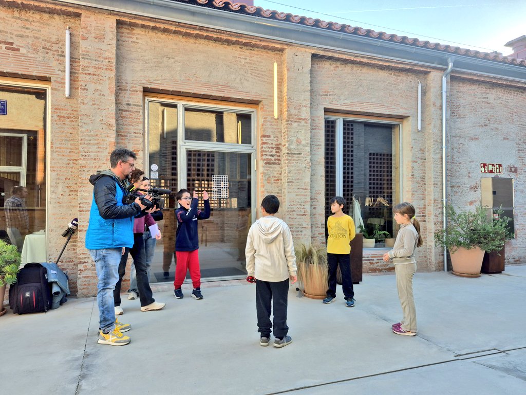 Des de l'InfoK <a href="/SomSX3/">SX3</a> ens van plantejar fer un reportatge d'infants amb malalties minoritàries. Amb l'ajuda de <a href="/MMMMTerrassa/">MALALTIES MINORITÀRIES TERRASSA</a> i <a href="/prodisterrassa/">prodis</a> aquesta tarda hem fet la gravació al Vapor. 
Gràcies a totes les famílies i a <a href="/JaumeMaeso/">Jaume Maeso Simó</a> (Prodis) per fer-ho possible! Aviat avisarem📺