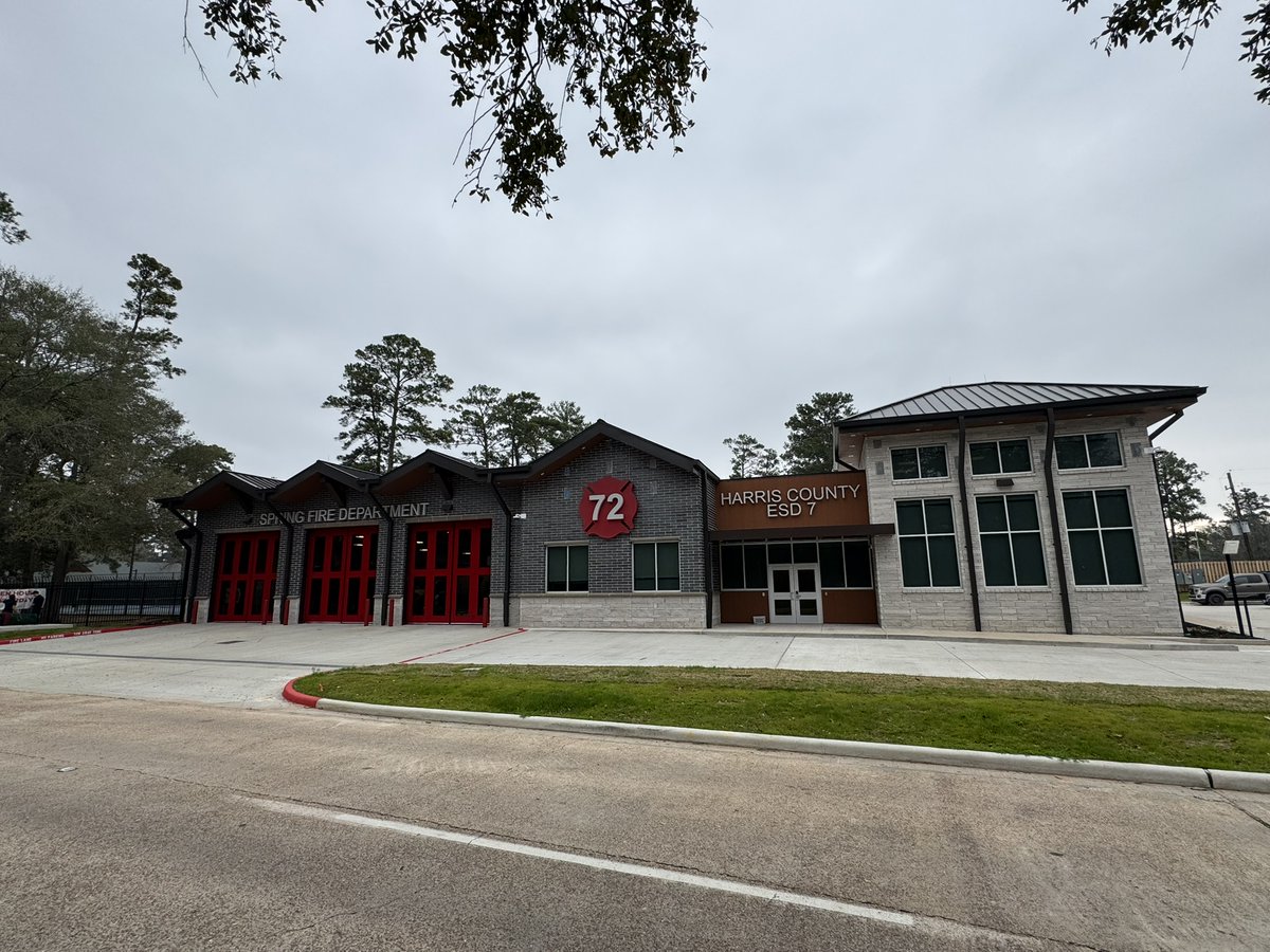 Springfdtx's tweet image. Our thanks to the hundreds of people, including former volunteers and elected officials, for coming out on Saturday to see the new Spring Fire Station 72.
Your support means so much to us. YOU are why we do what we do every day.
#firefighters #firestation #springtx #fireengine