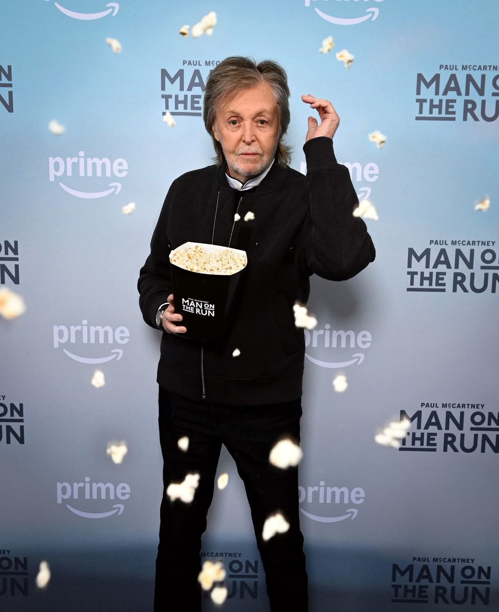 It’s only february and the greatest Paul McCartney photo of the year has already dropped. Seriously how can this be topped. How did they take this photo