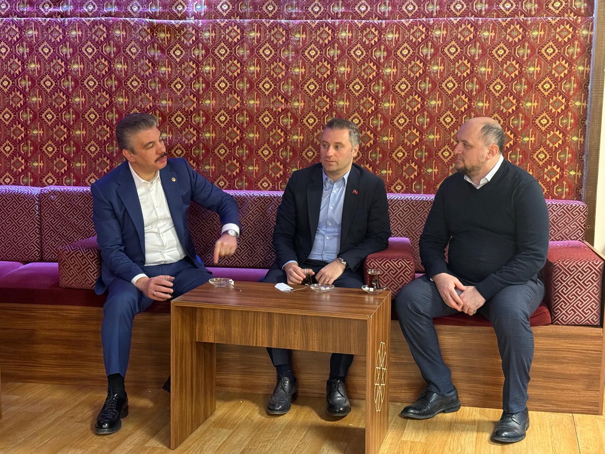 Florya Yeni Camii Kur’an Kursu’nda düzenlenen iftar programına; TBMM Adalet Komisyonu Başkanı, İstanbul Milletvekilimiz Prof. Dr. <a href="/cuneytyuksel_/">Prof. Dr. Cüneyt Yüksel</a>, İlçe Başkanımız <a href="/AvAhmetKuran/">Av.AHMET FARUK KURAN</a> ve teşkilat mensuplarımızla birlikte katılım sağladık.

Ramazan’ın bereketini aynı sofrada paylaşmanın