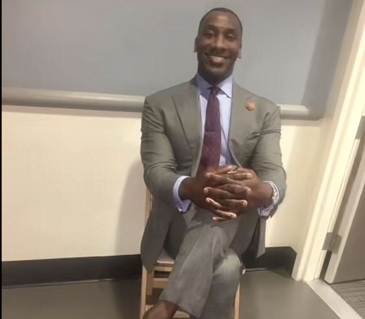 Y’a une daronne elle s’est cogné la tête dans le métro y’a eu un gros boom, elle a crié. Y’a un blanc jsuis la seule golmon qui rigole (j’ai 22ans)