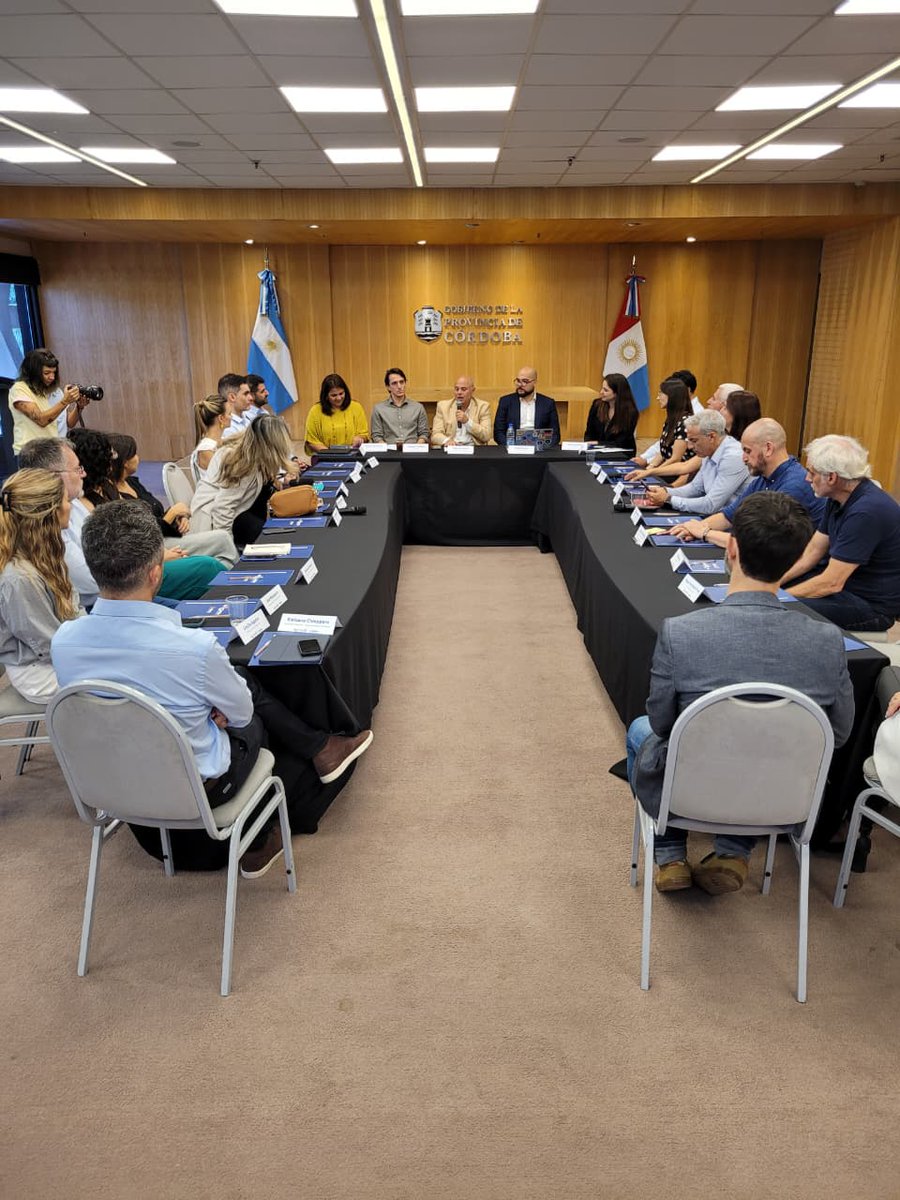 AgenciaProCba's tweet photo. Córdoba se consolida como referente en #BehavioralScience 🧠🇦🇷

Llevamos adelante la Jornada Institucional “Ciencias del Comportamiento: innovación, evidencia y futuro institucional”, un encuentro clave para el desarrollo de nuestra provincia.

A través de un diálogo estratégico entre el Gobierno, Universidades, el Sector Privado y el Tercer Sector, trabajamos sobre:
✅ Integración de evidencia científica en la gestión pública.
✅ Herramientas conductuales para mejores políticas públicas.
✅ Articulación academia-Estado-empresa.

La presencia de la consultora española BeWay refuerza nuestra posición como plaza estratégica para generar empleo calificado y potenciar servicios profesionales exportables. 🌏📈

💡 Vivimos una jornada institucional de alto nivel y mañana continuamos con una Masterclass aplicada al sector productivo. 💼 ✍️ Inscripciones:
https://t.co/3wKQtqlw91